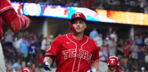 Higashioka y Seager jonronean en el triunfo de los Vigilantes sobre Cleveland