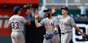 Seager conecta jonrón y Rangers vencen a Royals 4-2 para un récord de .500 por 1ra. vez desde mayo