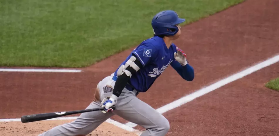 Ohtani da cuadrangular, pero sale por inflamación en el triunfo de Dodgers ante Piratas