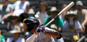 Rockies, con dos jonrones de Willi Castro, fijan récord de carreras en triunfo 23-9 ante Atléticos