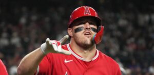 Mike Trout fue colocado en la lista de lesionados
