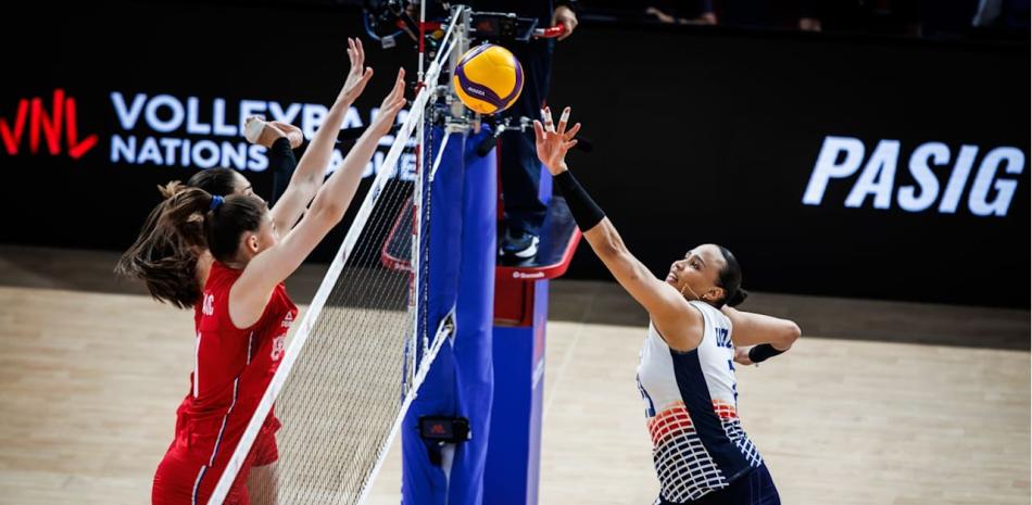 Serbia derrota 3-0 las Reinas del Caribe en Liga de Naciones