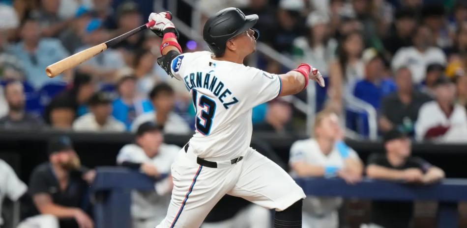 Con un cuadrangular de Heriberto Hernández, los Marlins derrotan Gigantes