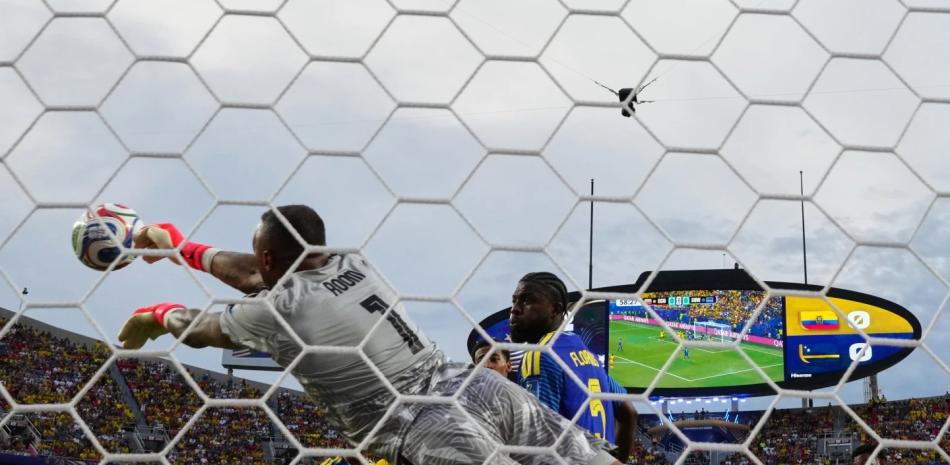 Portero Curazao realiza 15 paradas y lleva a la isla a empatar 0-0 con Ecuador