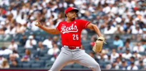 Burns gana su octava decisión seguida y los Rojos vencen 4-1 a Yankees