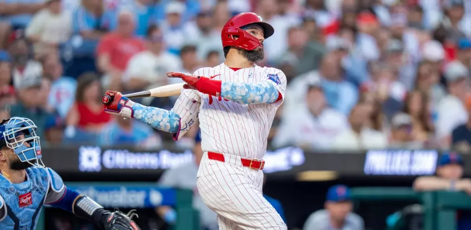 Schwarber y Harper conectan jonrón y Filis vencen a los Mets 6-2 para ganar la serie