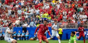 De la mano de Cristiano Ronaldo, Portugal golea a Uzbekistán