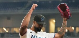 Alcántara establece el récord de ponches de por vida de los Marlins; vencen 6-4 a Rangers