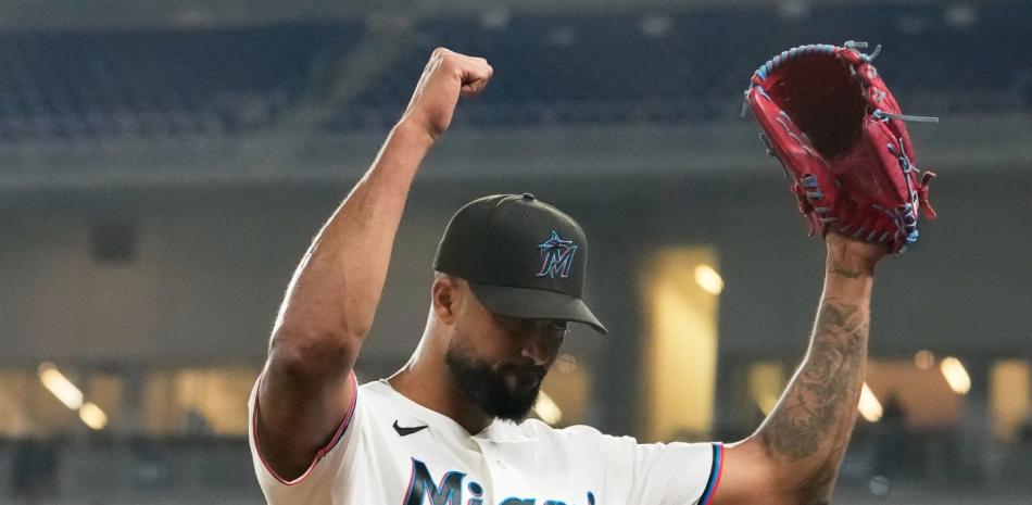 Alcántara establece el récord de ponches de por vida de los Marlins; vencen 6-4 a Rangers