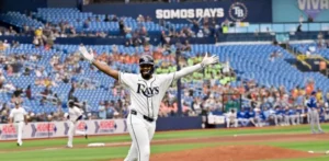 Caminero batea 3 cuadrangulares y Rays vencen a Reales al llevar un sin hit hasta la octava