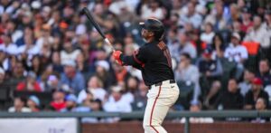 Devers da dos jonrones, remolca 4 y los Gigantes blanquean a los Braves