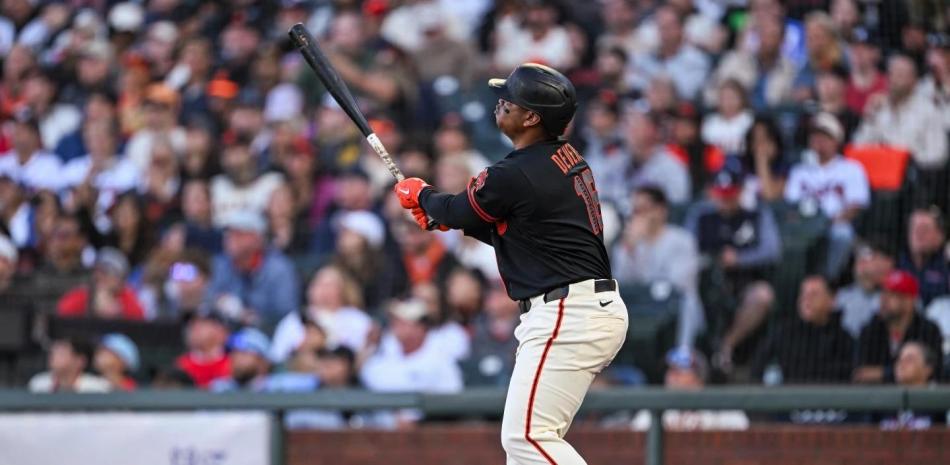 Devers da dos jonrones, remolca 4 y los Gigantes blanquean a los Braves