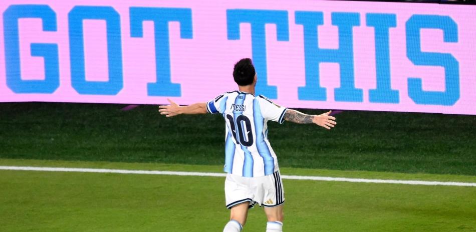 Messi llega en avión privado a Argentina: está en Rosario para pasar unos días con su familia