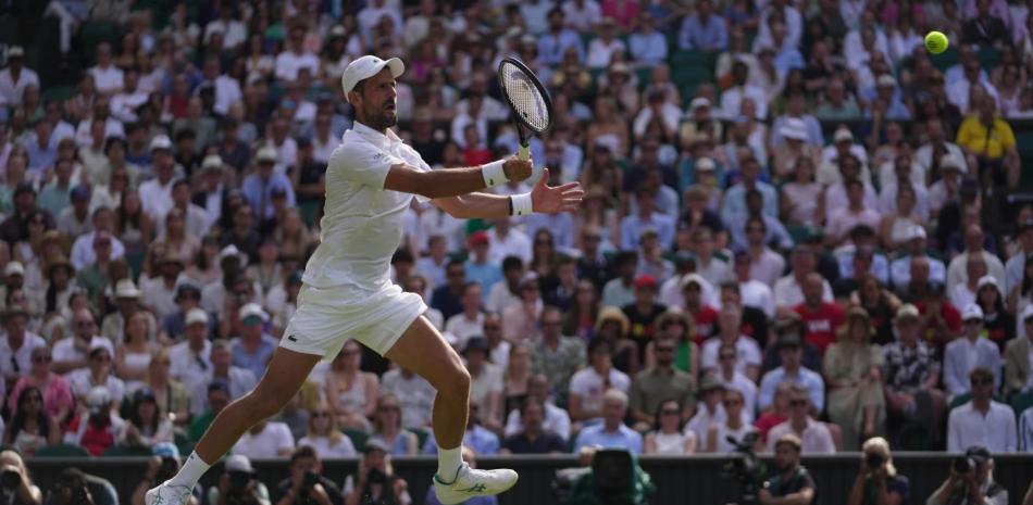 Djokovic supera el récord de Federer en Wimbledon con la victoria número 106