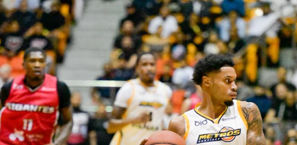 Matos y Silverio conducen a los Metros a vencer a Gigantes en inicio de la final de LNB