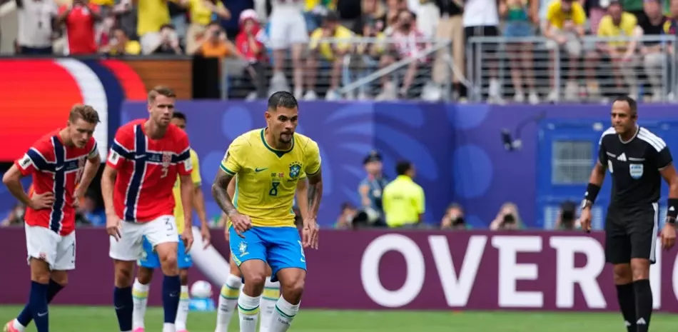 Los mejores del mundial pueden lucir geniales o ridículos al ejecutar un penal