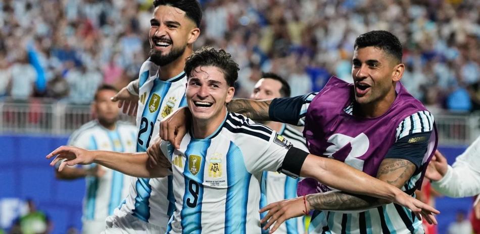 Argentina supera a Suiza
