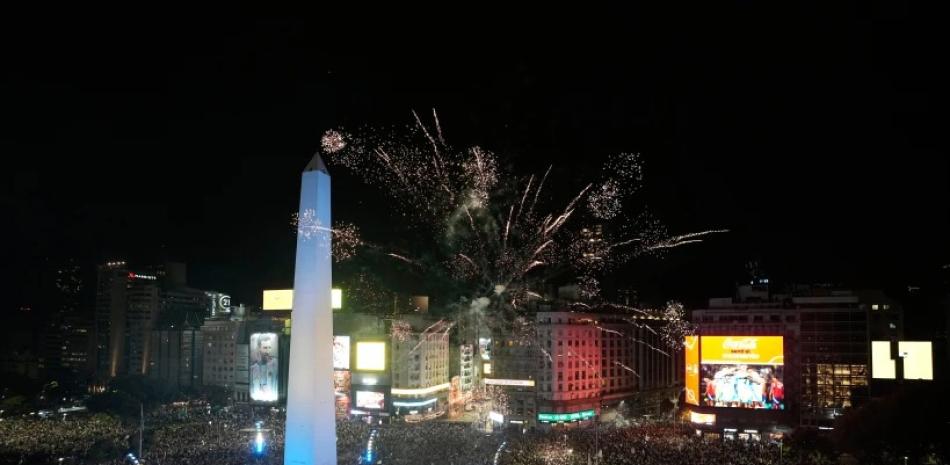 Decenas de miles celebran en Argentina el triunfo de su equipo en semifinales del Mundial