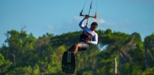 Deury Corniel: Su padre lo golpeaba por ir a la playa, y hoy es campeón mundial de Kitesurf