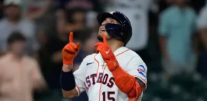 Álvarez y Paredes batean jonrones al hilo en triunfo de Astros sobre Marlins