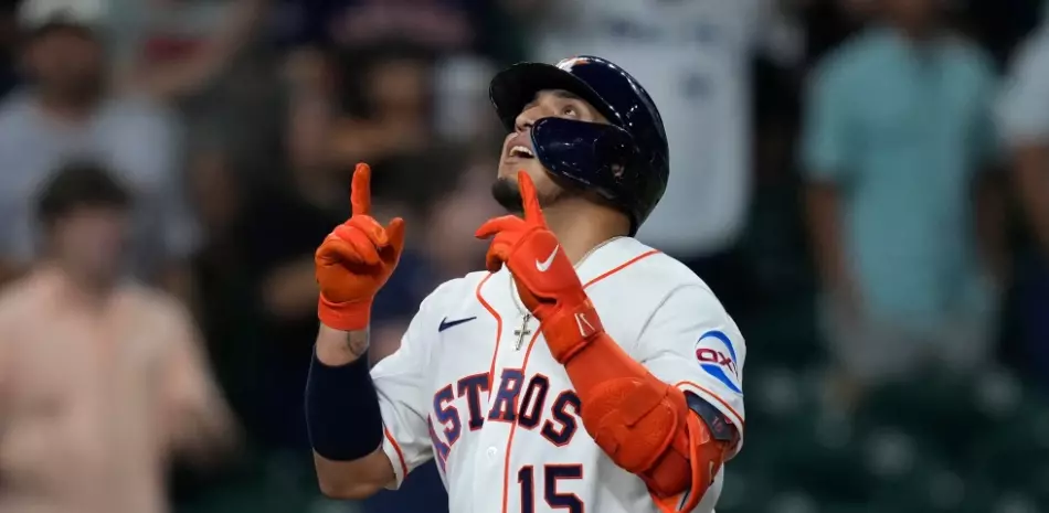 Álvarez y Paredes batean jonrones al hilo en triunfo de Astros sobre Marlins