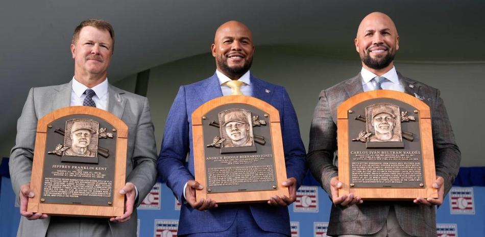 Beltrán, Jones y Kent rinden tributo a su tierra y la familia en la ceremonia de Cooperstown