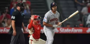 Astros anotan cuatro en la novena para vencer a los Angelinos, Javier poncha a 7 y gana