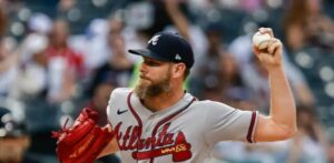 Sale domina y Bravos superan 1-0 a Mets para dividir doble cartelera