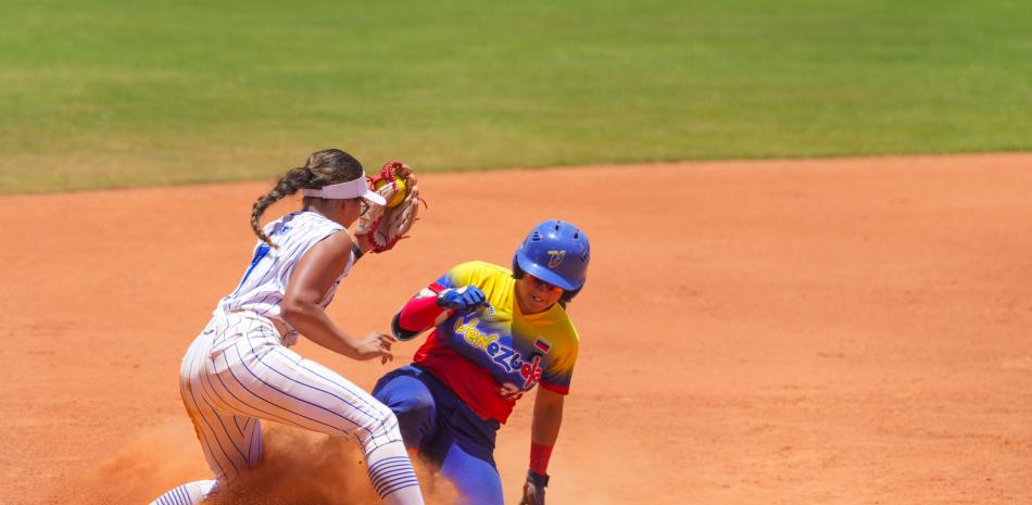 Venezuela noquea a El Salvador en un partido por posicionamiento en softbol femenino