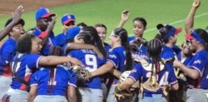 RD ruge y deja a México contra las cuerdas en la Súper Ronda del softbol femenino