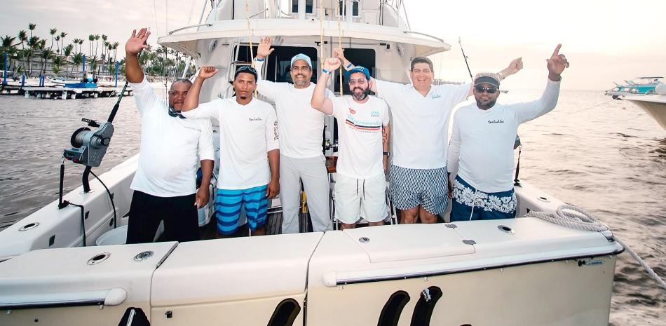 Marichal y Khoury dominan torneo de pesca al Marlin Azul