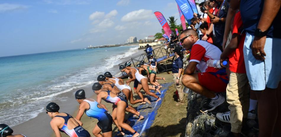 La mexicana Ana María Torres gana oro en individual de triatlón