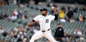 El zurdo Framber Valdez extiende su dominio sobre Oakland