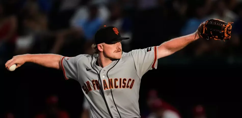 Lee y Webb conducen a los Gigantes a propinar sexta derrota seguida a Rangers