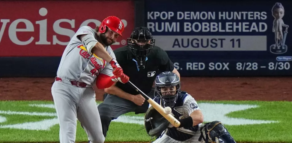 Burleson conecta 3 vuelacercas y los Cardenales vencen 13-7 a los Yankees
