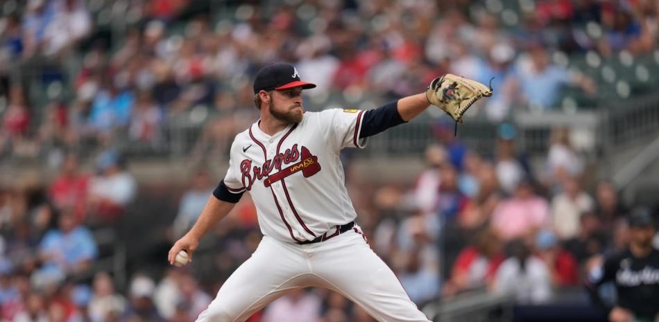 Elder lanza una joya, Bravos vencen Marlins y extienden racha ganadora