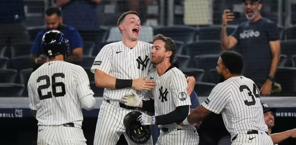 Yankees remontan con 2 outs en la novena y vencen a los Braves 3-2 en 10 entradas