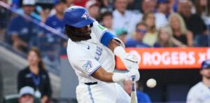 Charles McAdoo conecta jonrón y Toronto gana 2-1, propinándole a Boston tercera derrota consecutiva