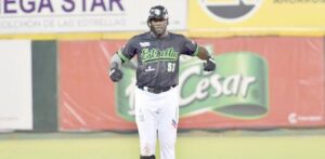 Estrellas readquieren a Sandber Pimentel desde los Toros por Rainer Núñez
