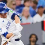 Clement impulsa la carrera que rompió el empate y los Azulejos vencen