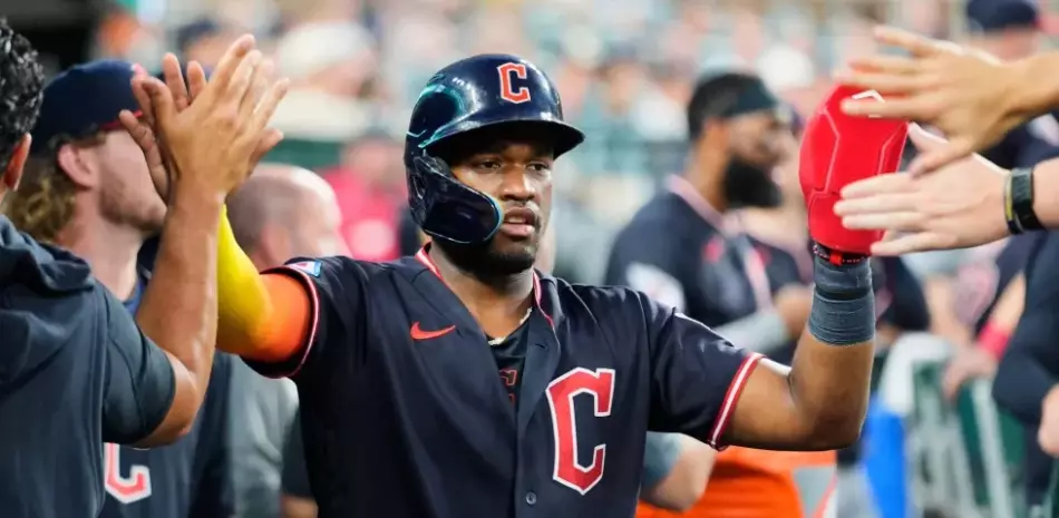 Adell da vuelacercas y Ángel Martínez logra 3 hits en la victoria de los Guardianes
