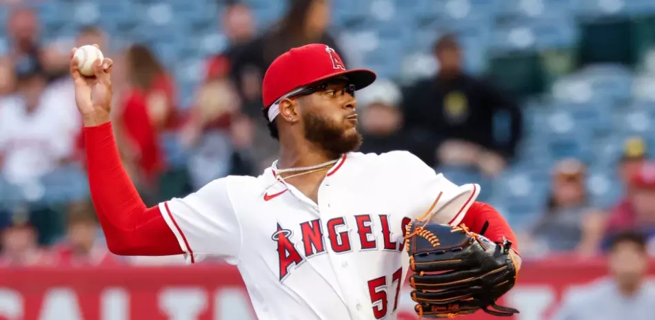 Walbert Ureña lidera a los Angelinos a blanqueada de 7-0 sobre los Rangers