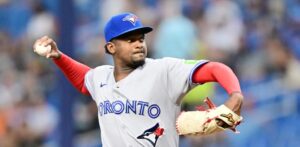 José Soriano lanza bien y Toronto supera a Tampa