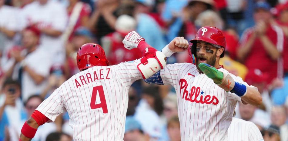 Arraez jonronea y los Filis barren Marlins y a Sand