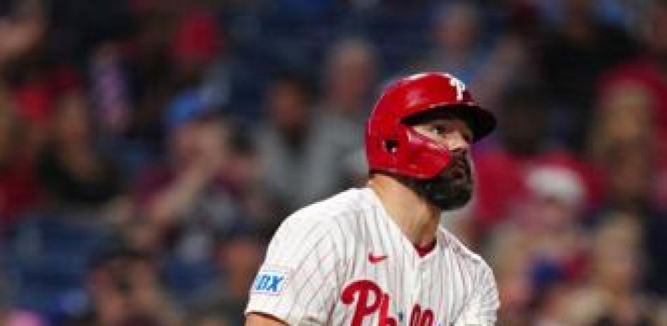 Kyle Schwarber dispara su vuelacercas 38 en la victoria de los Filis sobre los Cardenales