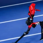 Robot rompe récord mundial en atletismo de 100 metros en China