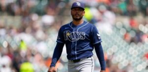 Los seis innings sin carreras de Freddy Peralta conducen a Rays a vencer 3-0