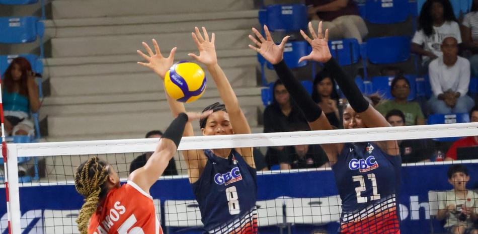 Las Reinas versus Cuba y Canadá-Puerto Rico en el inicio del Preolímpico de Voleibol