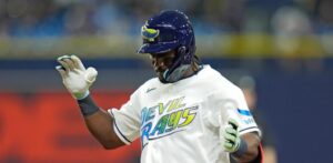 Jonrones de Díaz y Mullins impulsan a los Rays, sobre los Padres