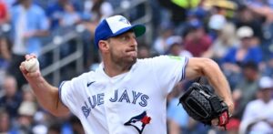 Scherzer poncha a 10 y los Azulejos blanquean 7-0 a los Marineros